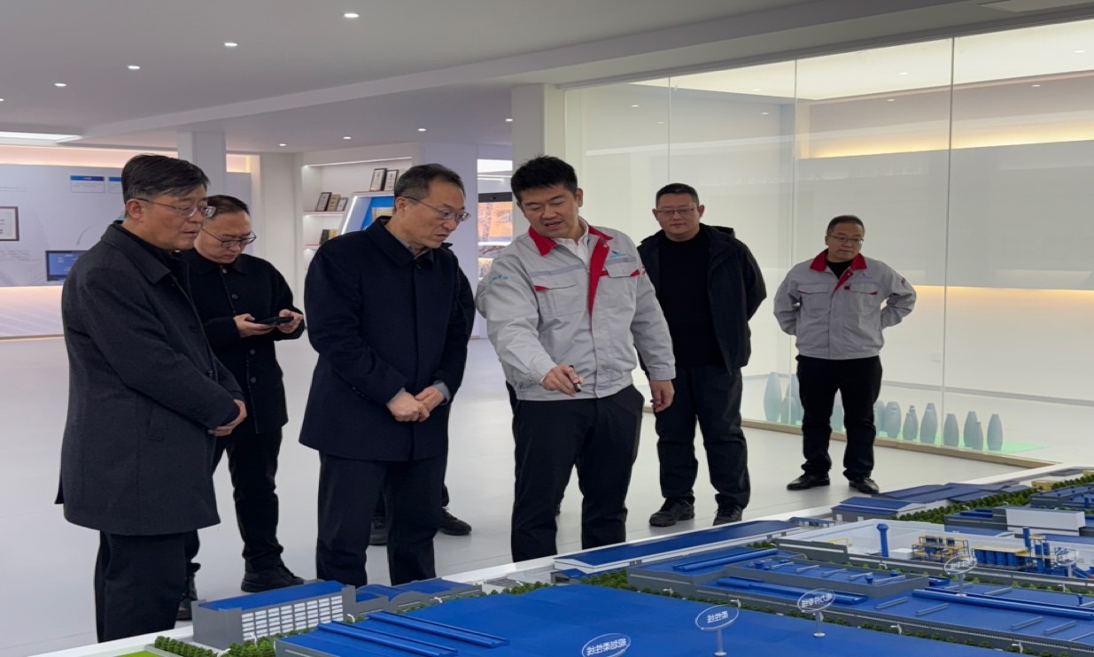 臨汾經濟開發(fā)區(qū)黨工委書記、管委會主任白建成一行深入華翔圣德曼新能源汽車零部件產業(yè)園調研